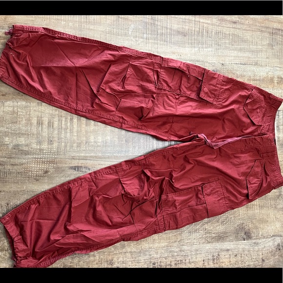 Unisex BDG baggy fit cargo pants. Tie waist and ankles. - Picture 1 of 5
